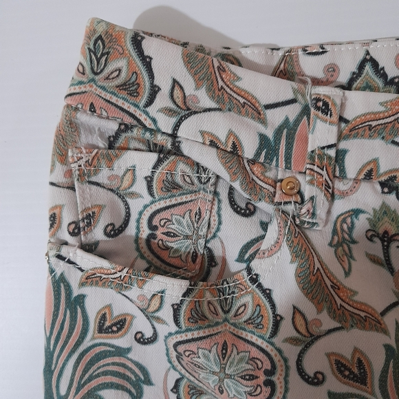 ● CHICO'S | So Slimming Girlfriend Silm Leg Ankle Jean - Picture 12 of 16